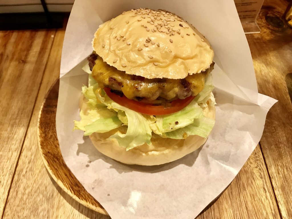 新宿のおすすめなハンバーガー 12選 2.新宿御苑前のハンバーガーショップ『CHATTY CHATTY』