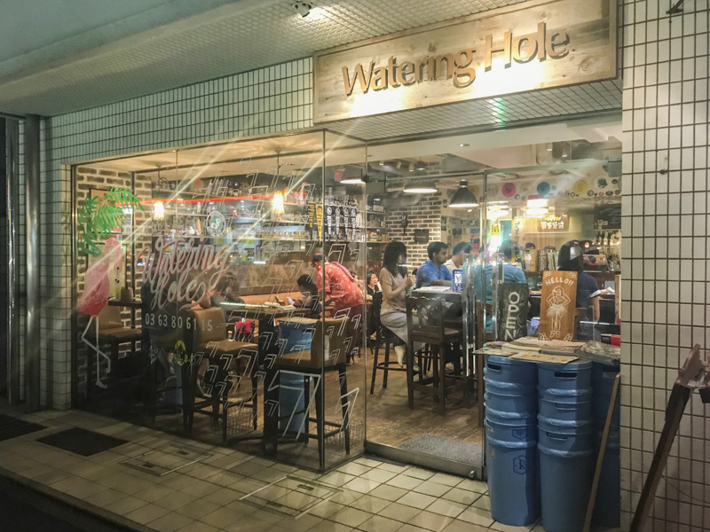 『新宿南口周辺の過ごし方』新宿でおすすめのディナー7選 
4.クラフトビールの聖地「Watering Hole(ウォーターリングホール)」