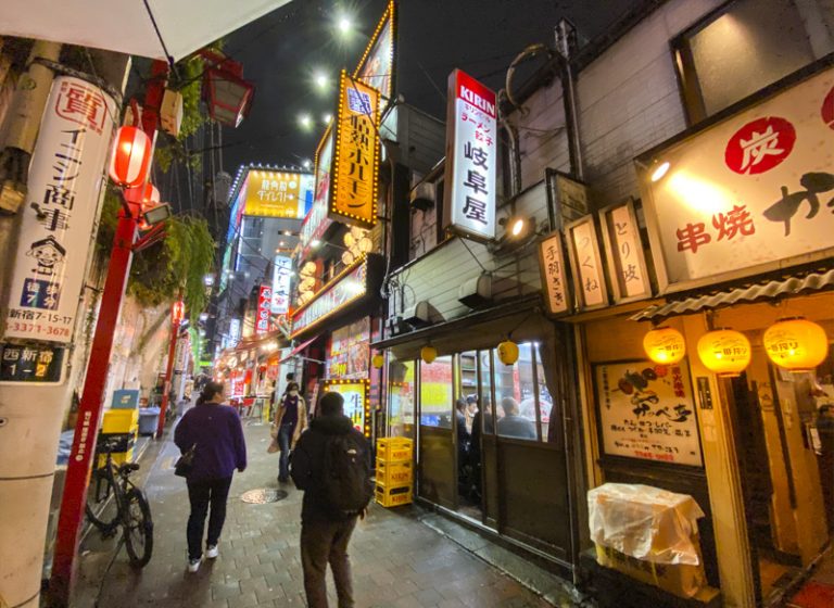 美味い早い安い 新宿駅西口の思い出横丁にある中華食堂 岐阜屋 Daily Shinjuku