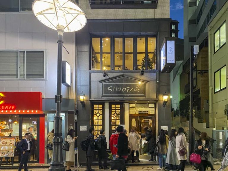 行列必至 赤坂 西洋菓子しろたえ の大人気レアチーズケーキを店内で堪能 クリスマスケーキの候補にも Daily Shinjuku