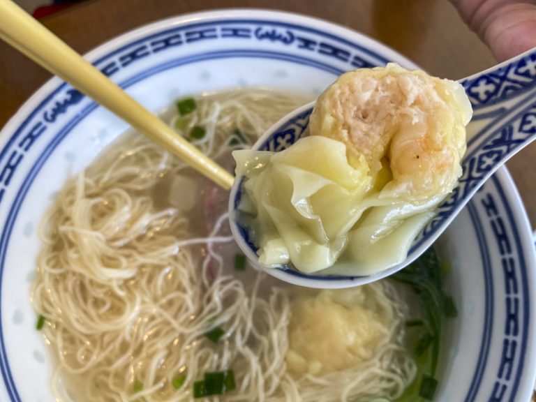 四谷三丁目駅から徒歩30秒 中華とは一線を画す 香港麺 新記 四谷三丁目店 の絶品ワンタン麺 Daily Shinjuku