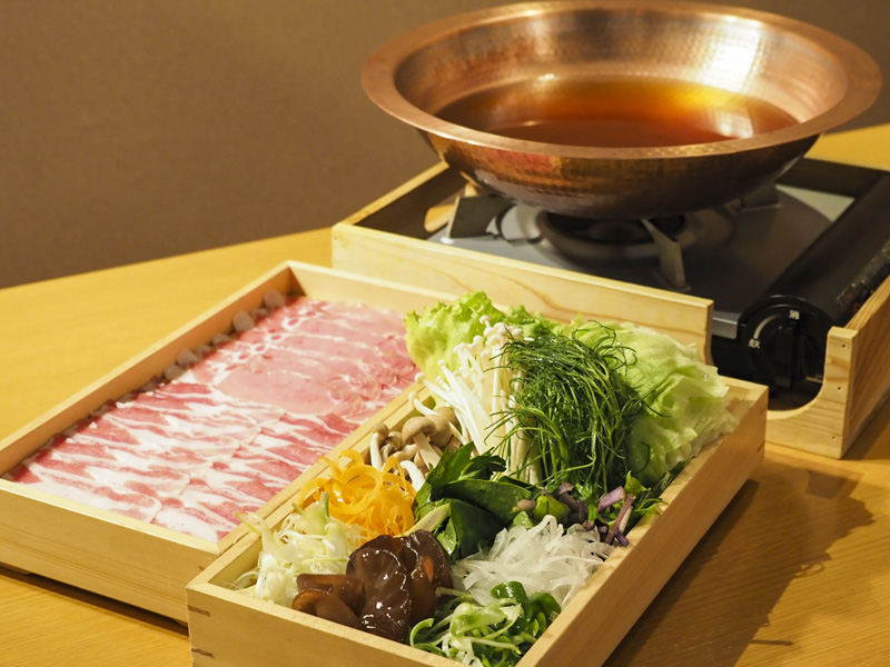 【出汁しゃぶ店「おかか新宿」】岩手県産の生牡蠣を使った「濃厚 生牡蠣の出汁しゃぶ」