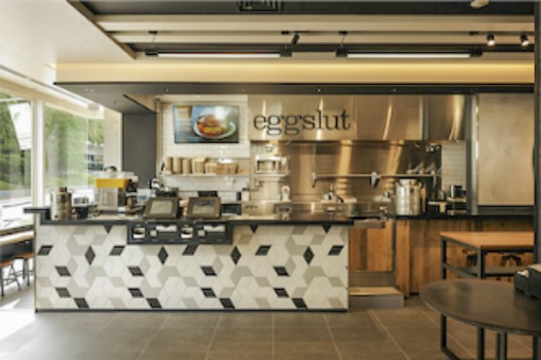 「eggslut 新宿サザンテラス店」、日本限定サンド『EGG MENTA』が5月10日より期間限定販売