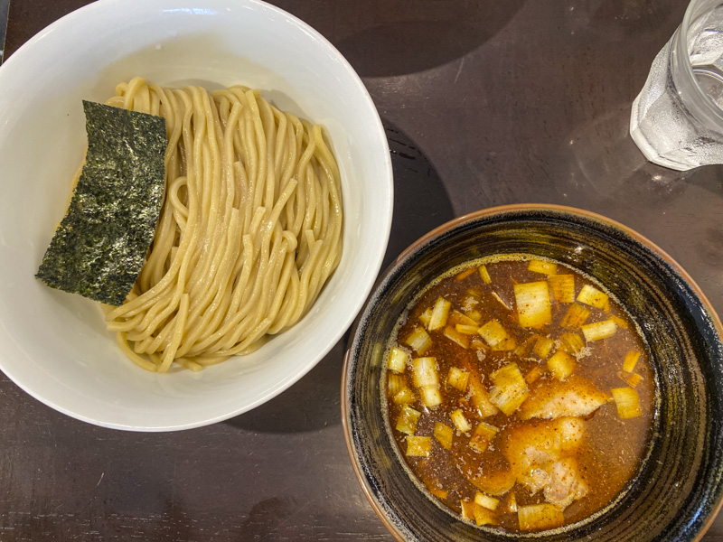 西早稲田の人気つけ麺店『つけ麺 麦の香』辛つけ麺