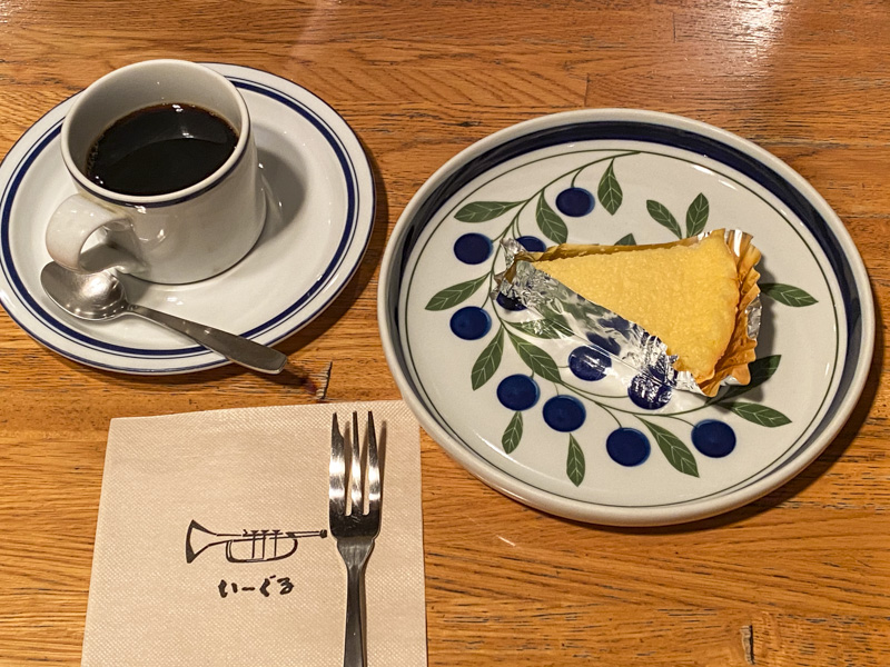 四ツ谷の老舗ジャズ喫茶『いーぐる』チーズケーキ+コーヒー