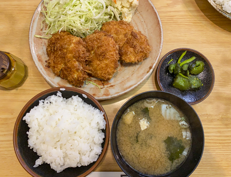 西新宿のとんかつ屋さん『とんかつ弁けい』ヒレカツ定食