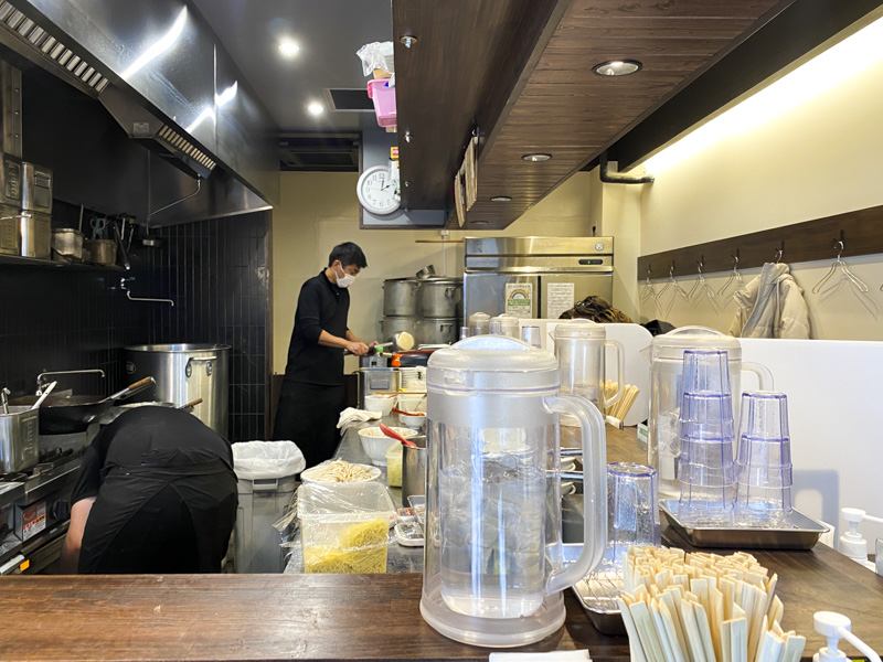 【西新宿の味噌ラーメン専門店】『麺屋翔 みそ処』店内