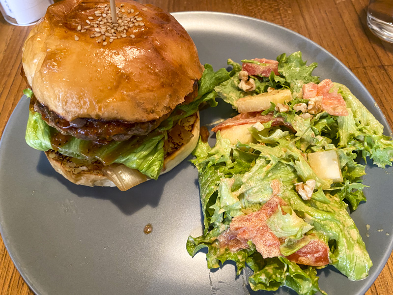 『Lantern Burger』サルサチーズバーガー