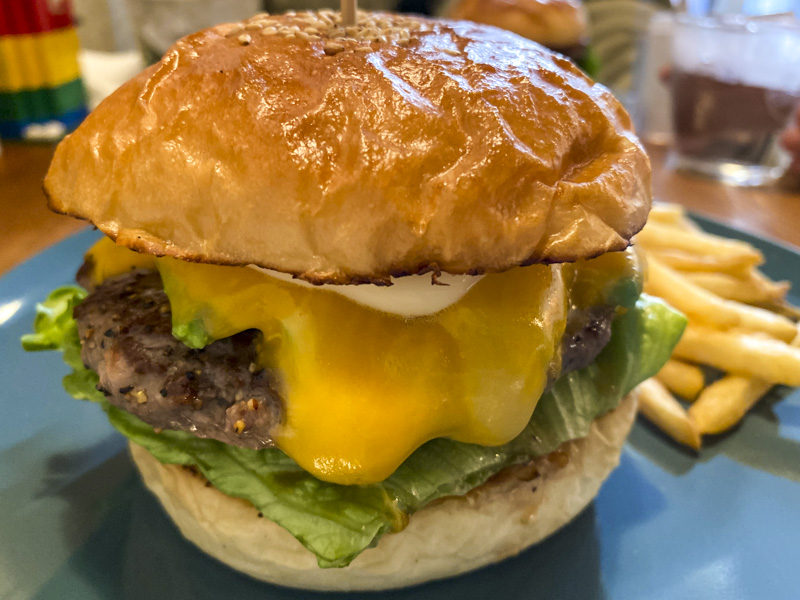 『Lantern Burger』アボカドチーズバーガー