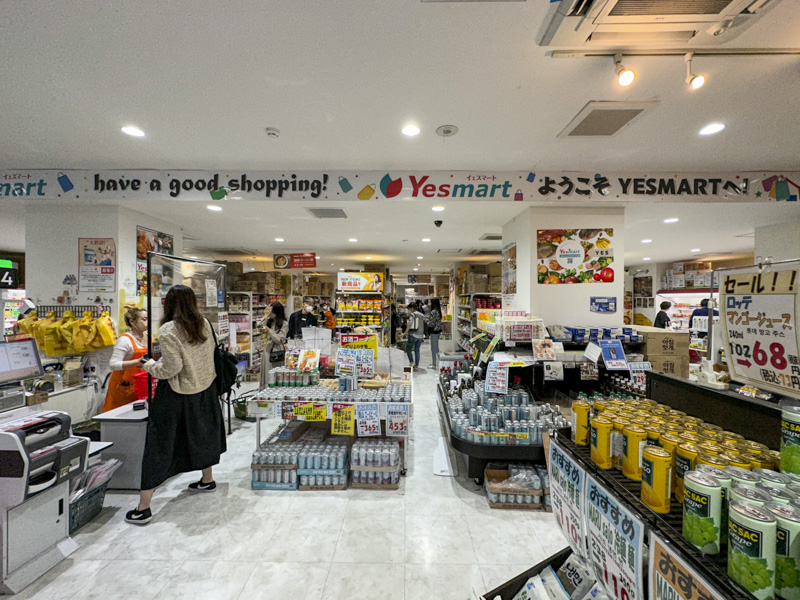 【新宿で韓国グルメ】東新宿の韓国食品スーパーマーケット『Yesmart(イエスマート)』でテイクアウト