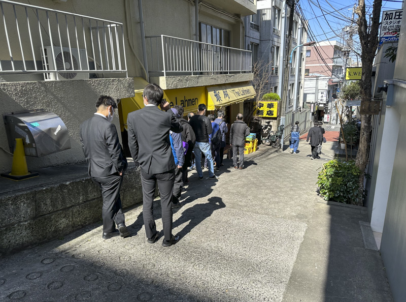 【新宿の行列ができる人気店】並んででも食べたいお店16選 町中華『龍朋』