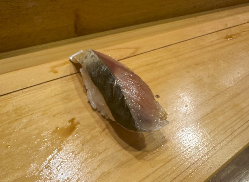 『あたぼう鮨』の天然物の江戸前鮨 鯖