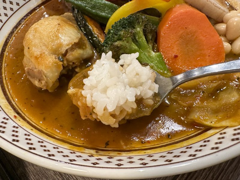 『Rojiura Curry SAMURAI. 神楽坂店』のメニュー チキンと野菜 1,650円+ザンギ 385円