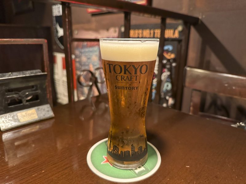 『ガーリックチップス(Garlic Chips)』東京クラフトビール ペールエール グラス 650円
