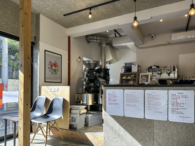 『Alternative Coffee Works』の開放的な店内