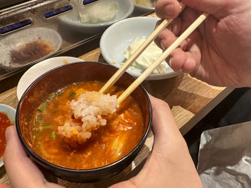 『にんにく焼肉 プルシン新宿店』キムチチゲスープ 440円