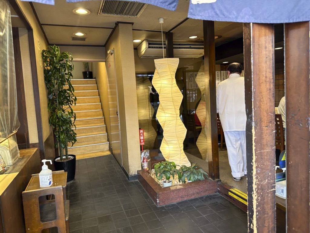 『天ぷら 船橋屋 新宿本店』の店内