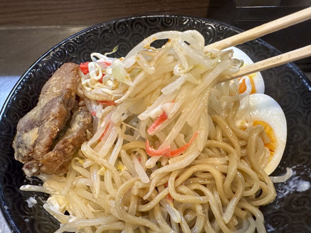 『波風タテヲ』醤油まぜそば(揚げチャー2枚) 800円