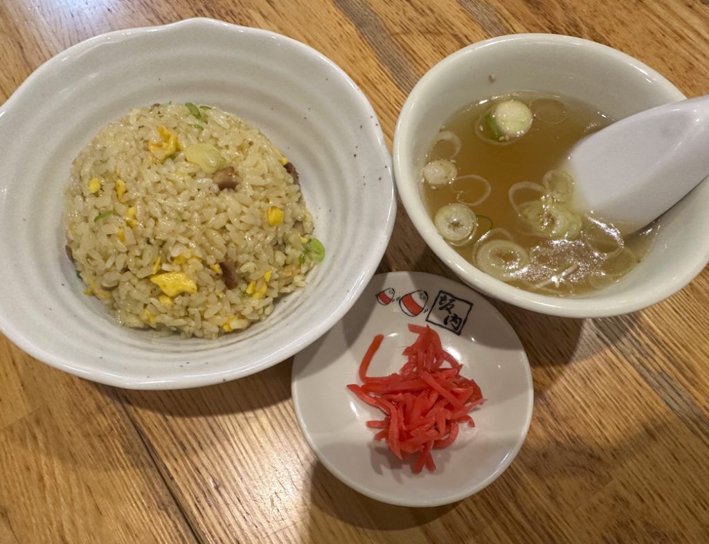 『喜多方ラーメン坂内 歌舞伎町店』の半チャーハン 390円