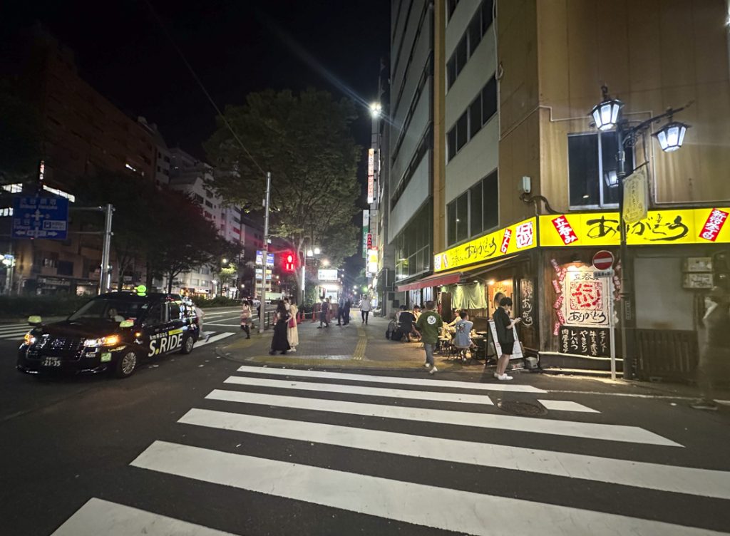 老舗居酒屋「呑者家(どんじゃか)」の支店『新宿参丁目 立呑み ありがとう』