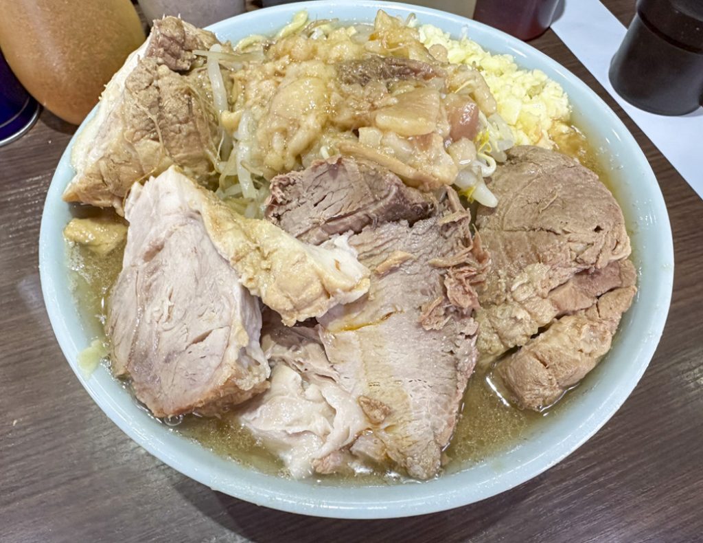 『ラーメン富士丸 西早稲田店』ブタメン普通(大)豚4枚 400g 1,650円