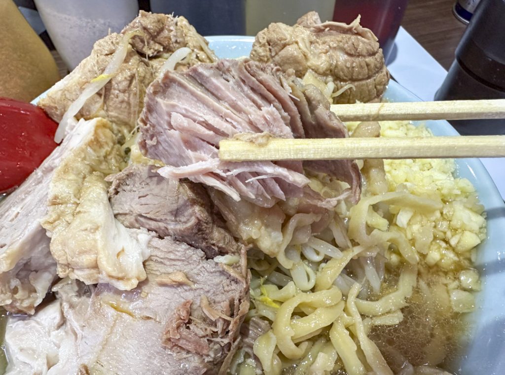 『ラーメン富士丸 西早稲田店』ブタメン普通(大)豚4枚 400g 1,650円