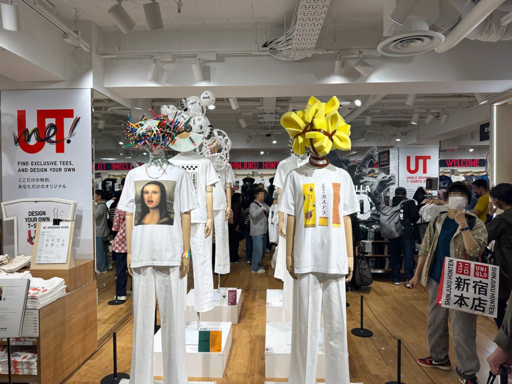 3階は、新宿の企業とのコラボグッズを展開！