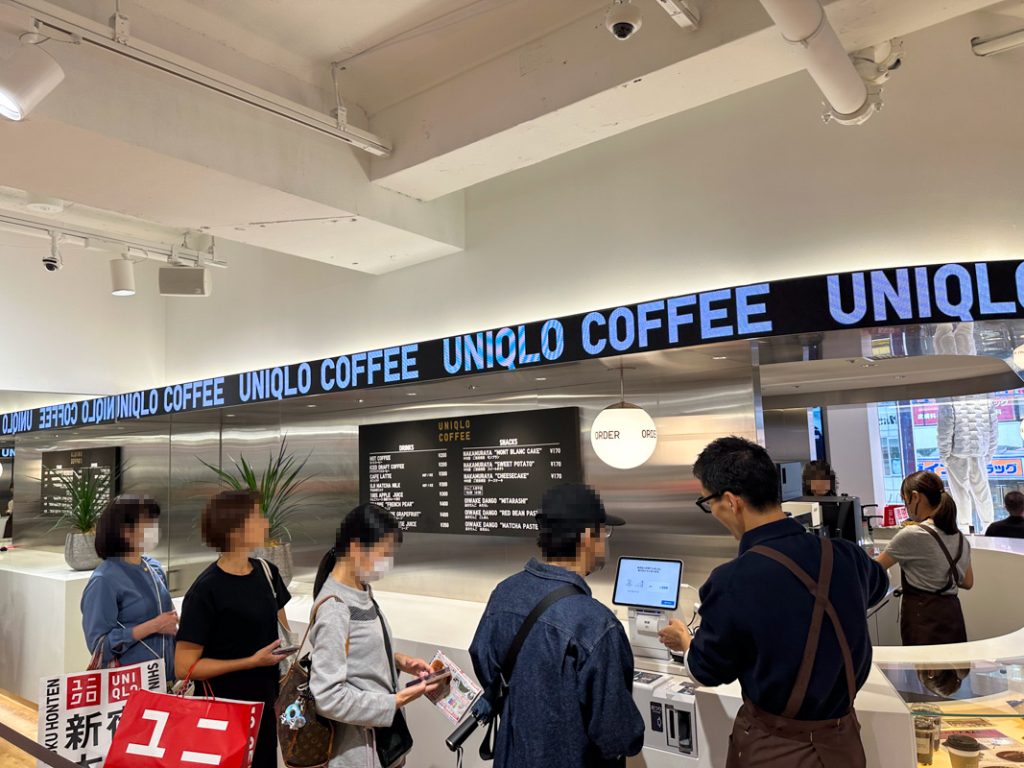 2階にはカフェ「UNIQLO COFFEE(ユニクロ コーヒー)」