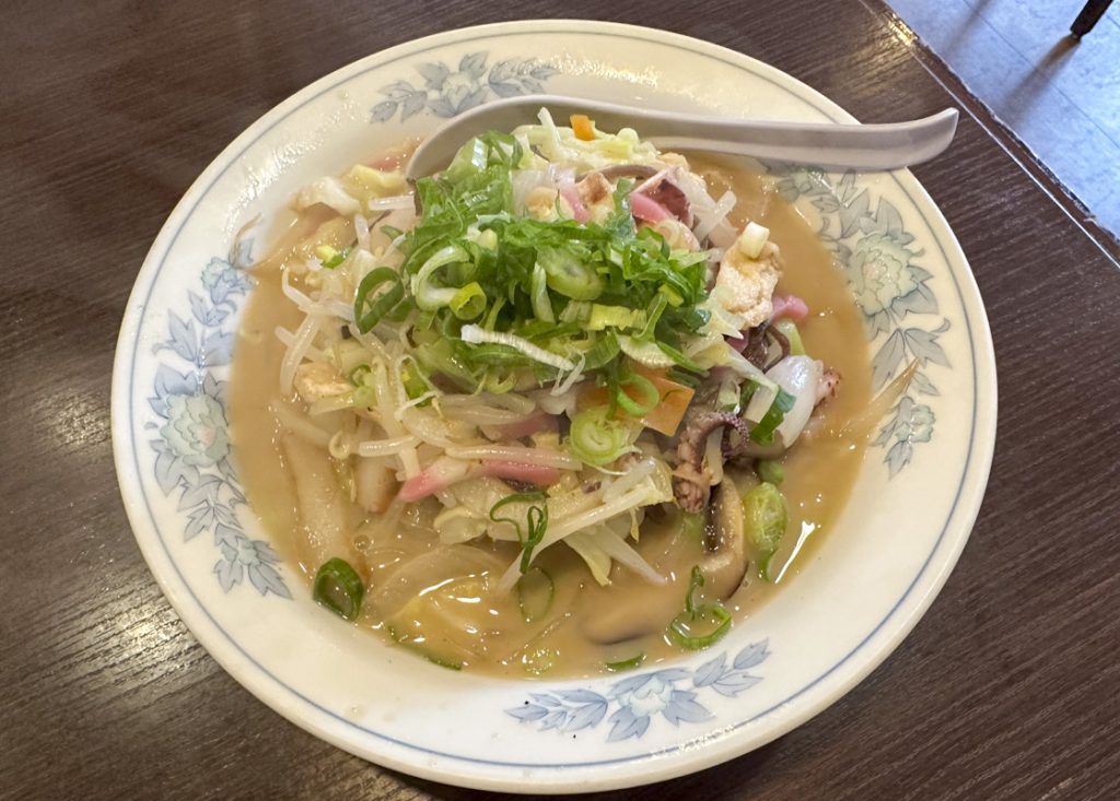 『味一番！九州ラーメン 博多っ子 新宿店』ちゃんぽん 880円