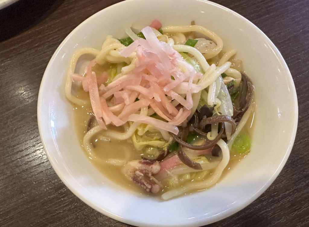 『味一番！九州ラーメン 博多っ子 新宿店』ちゃんぽん 880円