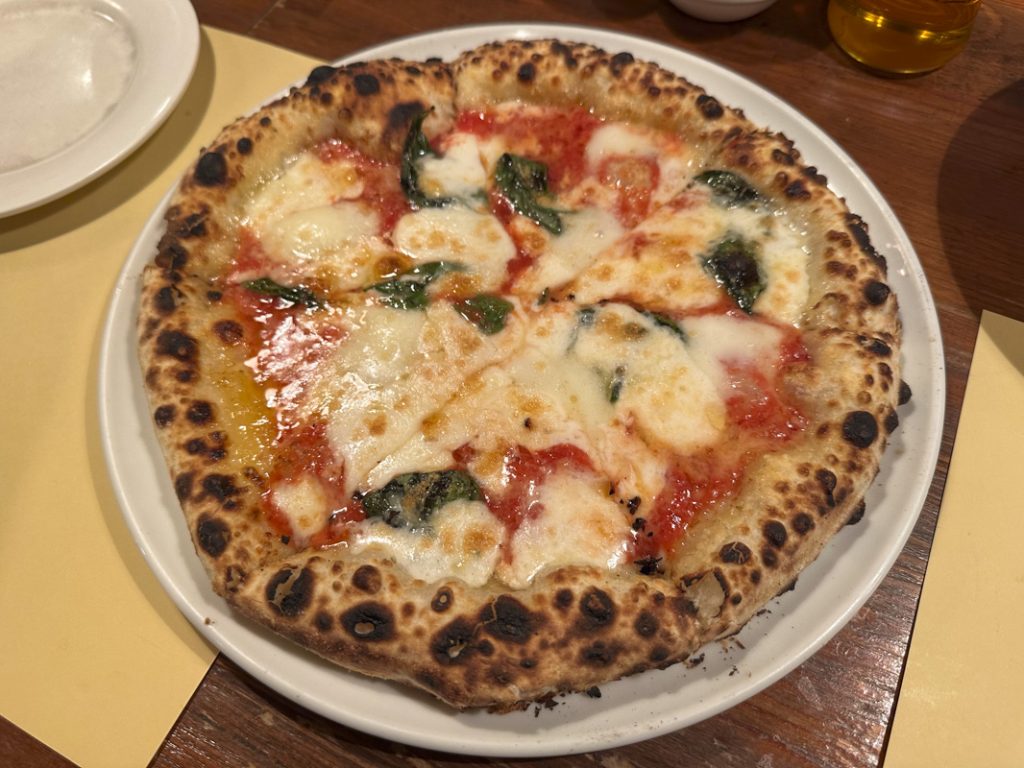 『Pizzeria LUMEN』ピッツァ マルゲリータ 2,200円 ＋ ポッコンチーニ 500円