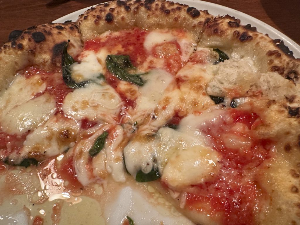 『Pizzeria LUMEN』ピッツァ マルゲリータ 2,200円 ＋ ポッコンチーニ 500円