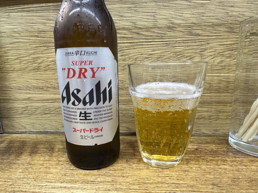 『餃子荘ムロ』瓶ビール 500円