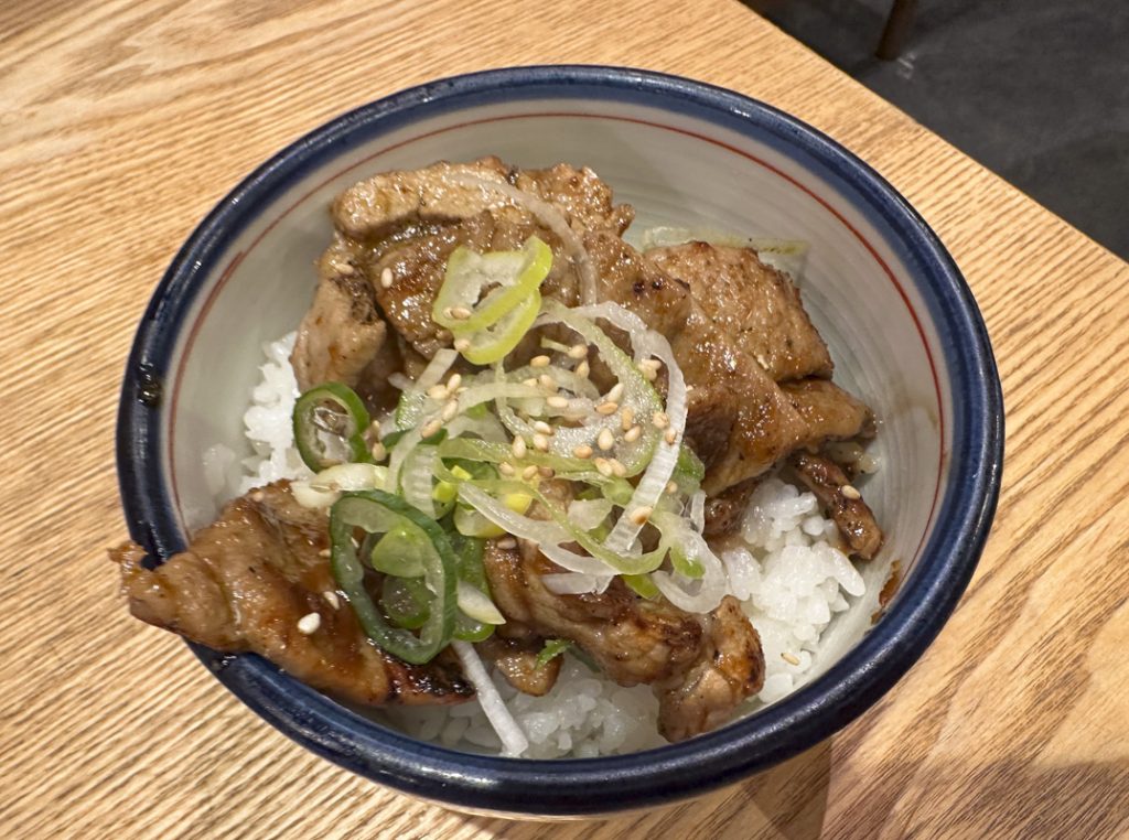 『北海道らーめん 味八』のミニ豚丼 380円