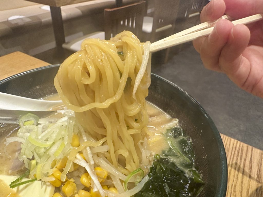 『北海道らーめん 味八』の味噌バターコーンらーめん 1,150円