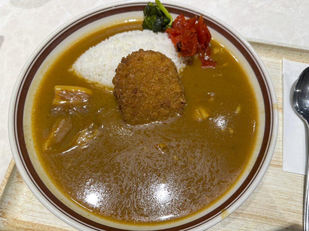 『モンスナック新宿紀伊國屋ビル店』コロッケカレー 850円