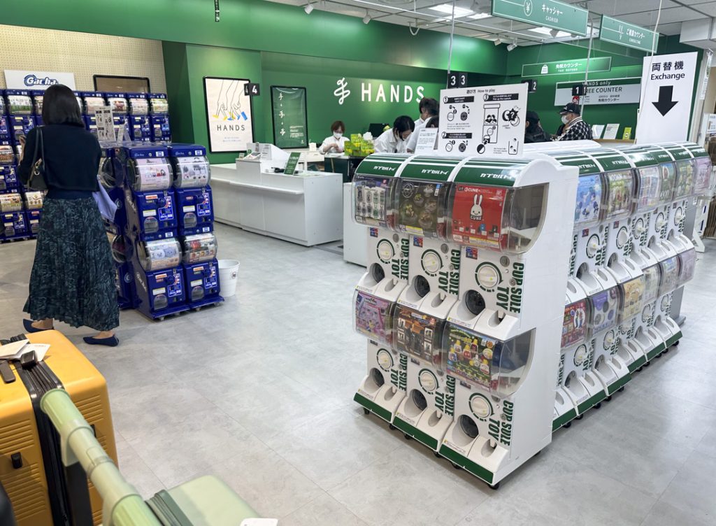新宿周辺にあるカプセルトイ専門店8選 6.新宿高島屋5階「ハンズ新宿店」