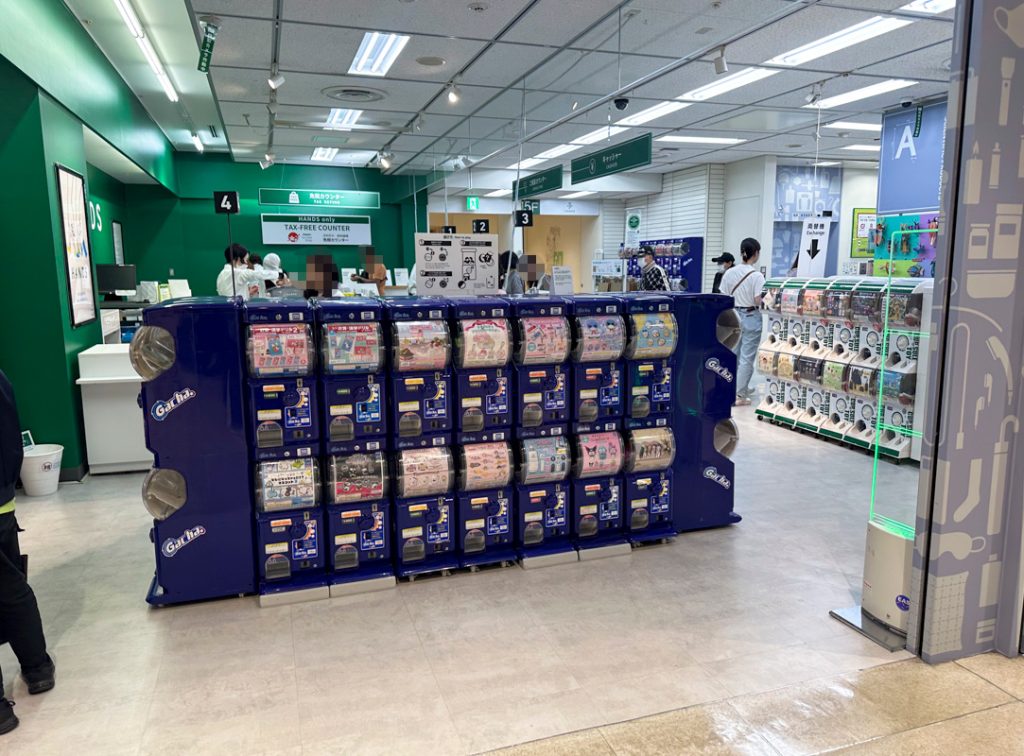 新宿周辺にあるカプセルトイ専門店8選 6.新宿高島屋5階「ハンズ新宿店」