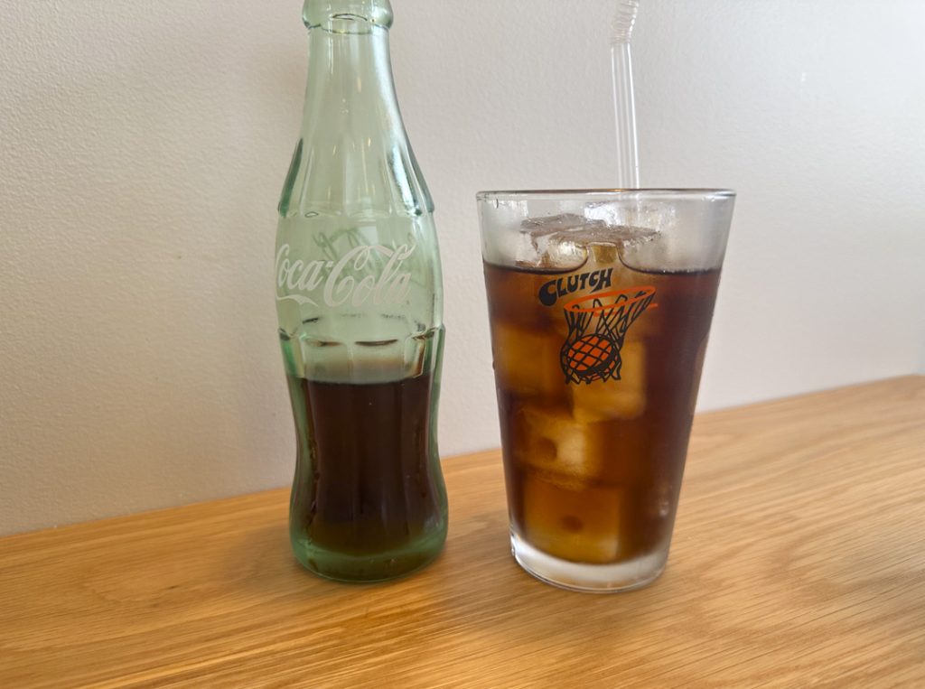 新宿曙橋『Clutch Tokyo』のコカコーラ