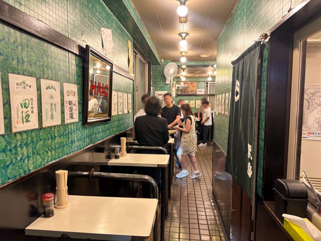 『スタンディングルーム 鈴傳 四ツ谷』の店内