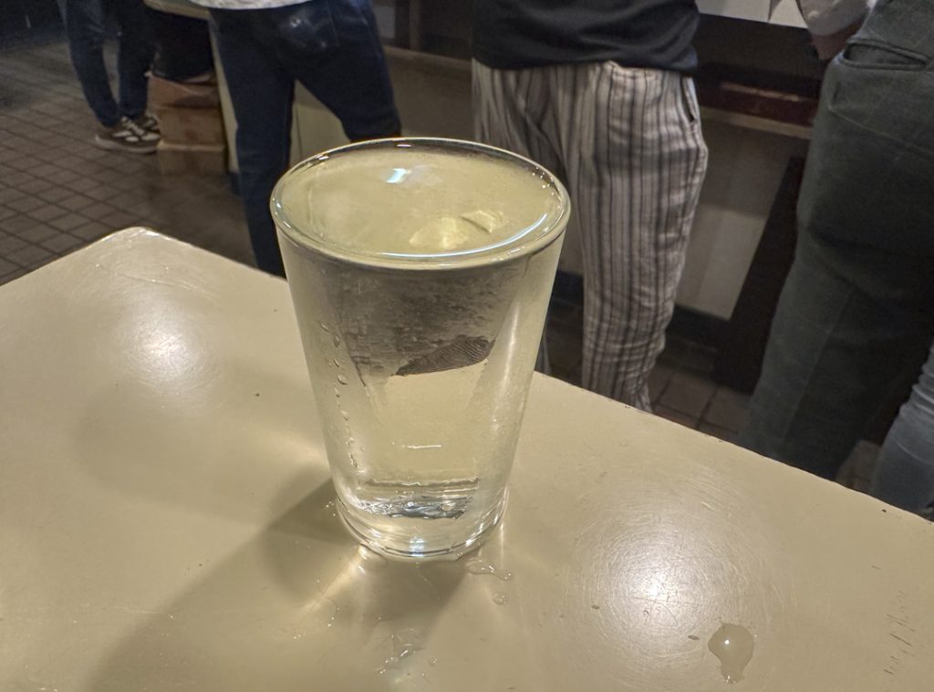 『スタンディングルーム 鈴傳 四ツ谷』の日本酒とおつまみ
