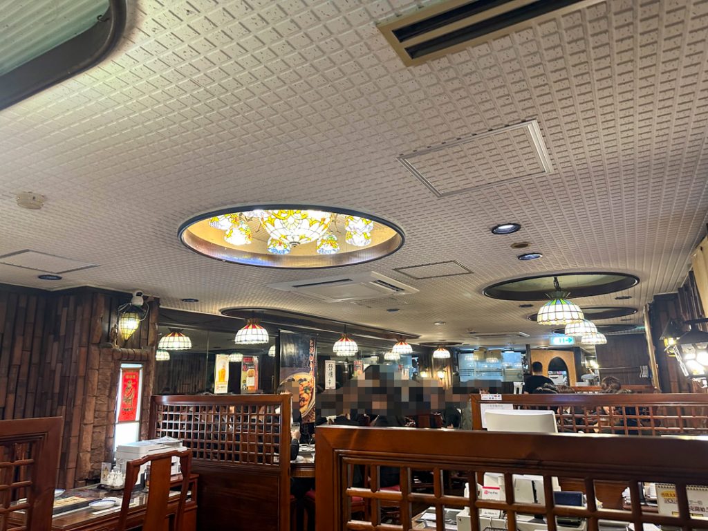 『嘉賓(カヒン)』の店内と提供メニュー