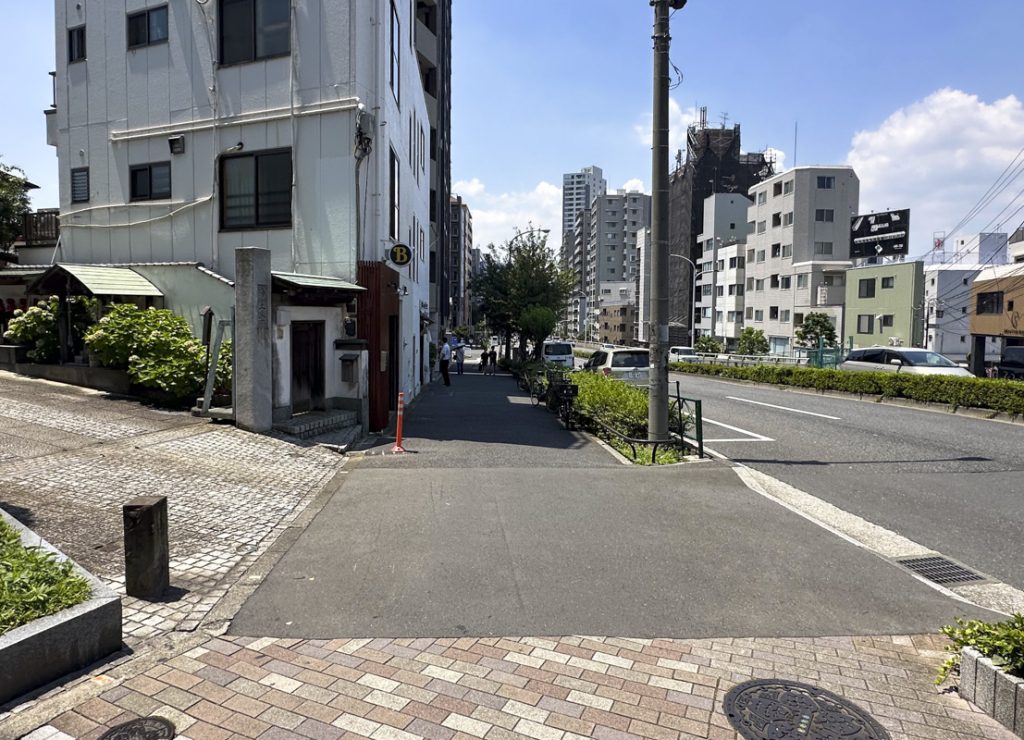 新宿7丁目に新しくオープンした『カレー専門店 B』