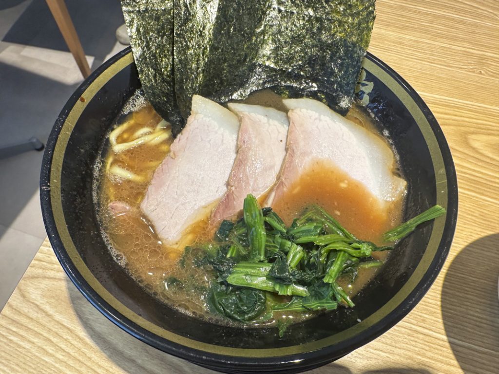 『横浜家系ラーメン てつ家 市ヶ谷』のチャーシュー麺