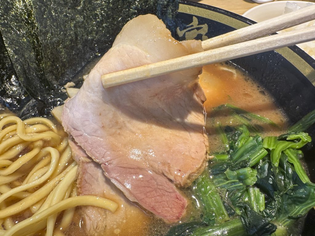 『横浜家系ラーメン てつ家 市ヶ谷』のチャーシュー麺