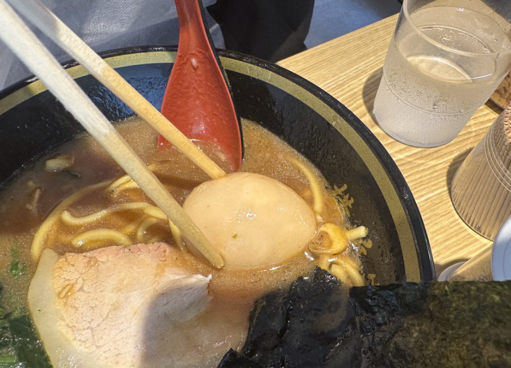 『横浜家系ラーメン てつ家 市ヶ谷』の味玉