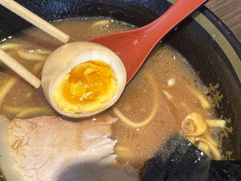 『横浜家系ラーメン てつ家 市ヶ谷』の味玉