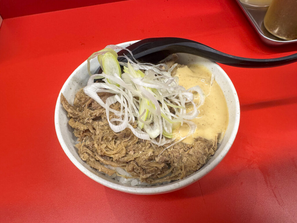 『BUTAKIN 新宿歌舞伎町店』ミニチャーシュー丼 350円