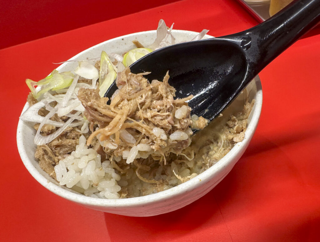 『BUTAKIN 新宿歌舞伎町店』ミニチャーシュー丼 350円
