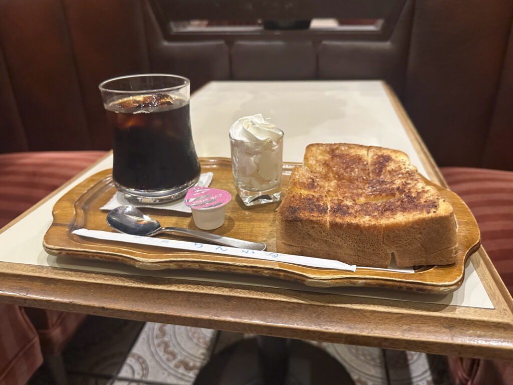 『名曲・珈琲 新宿 らんぶる』シナモントーストセット 1,500円